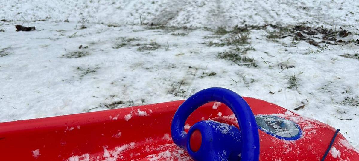 Schlittenfahren und Poporutschen