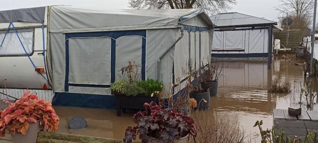 Familie verliert Wohnwagen im Hochwasser