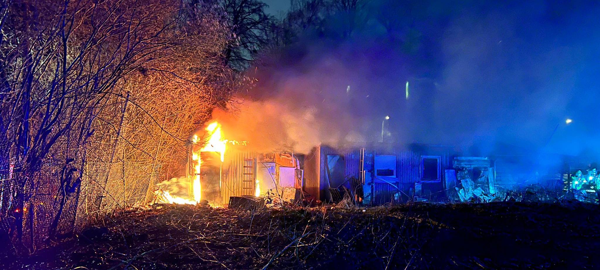 Tennisclub auf Emst in Flammen - Vereinsheim abgebrannt