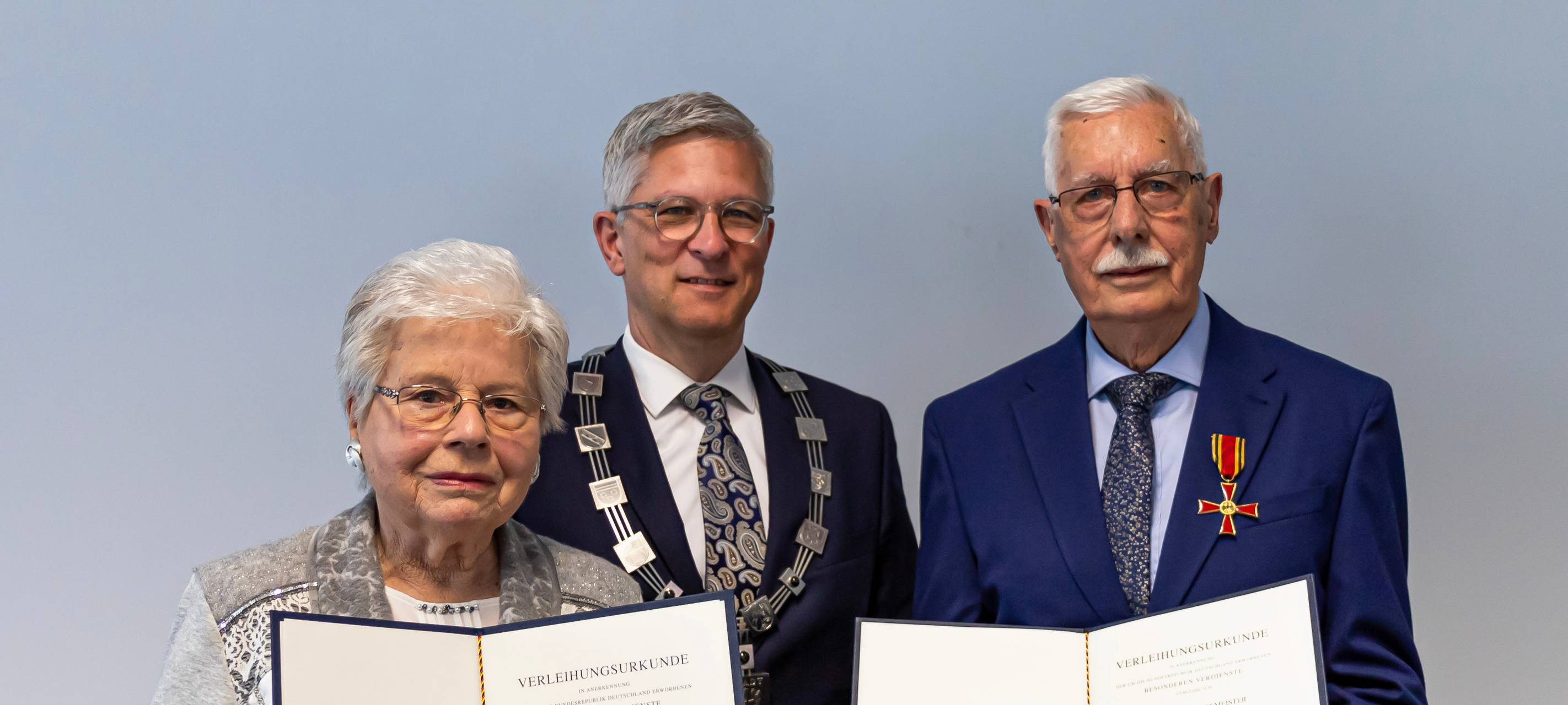 Bundesverdienstkreuz am Bande