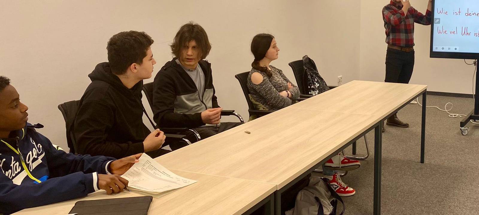 Englischkurse für geflüchtete Jugendliche