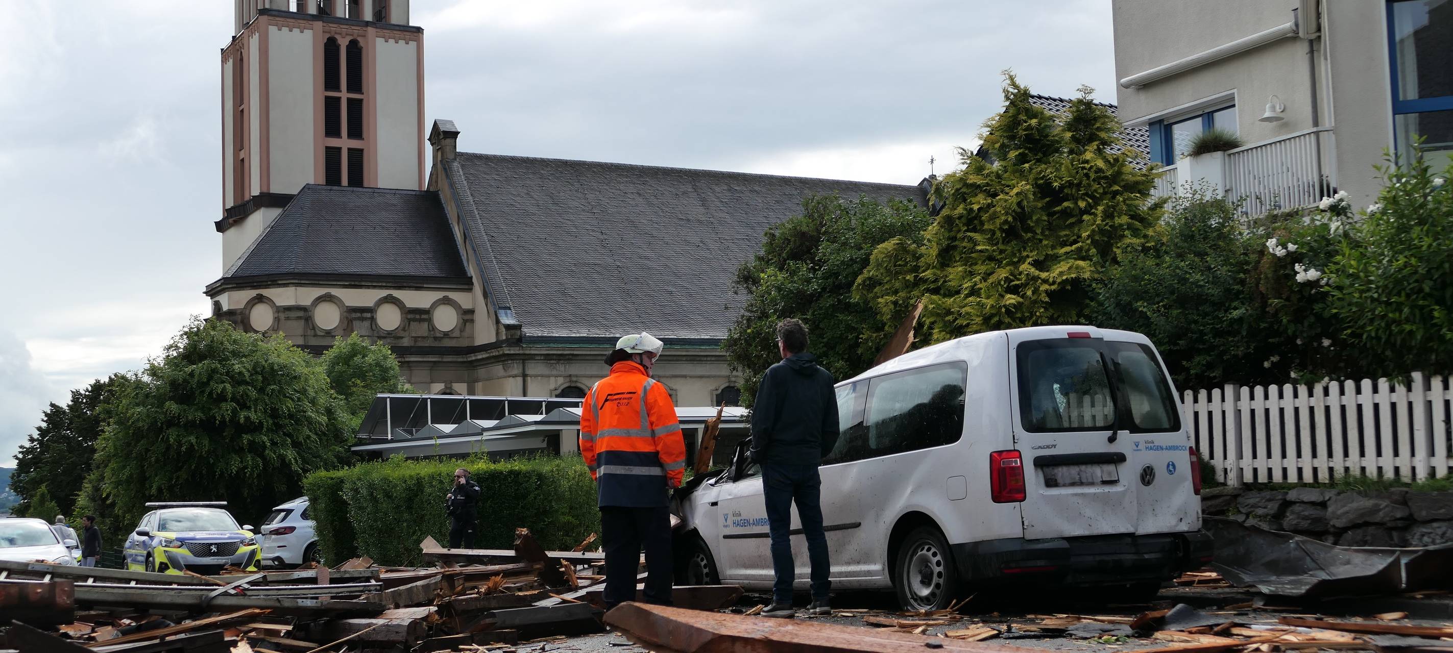 Schneise der Verwüstung nach Sturm in Hagen