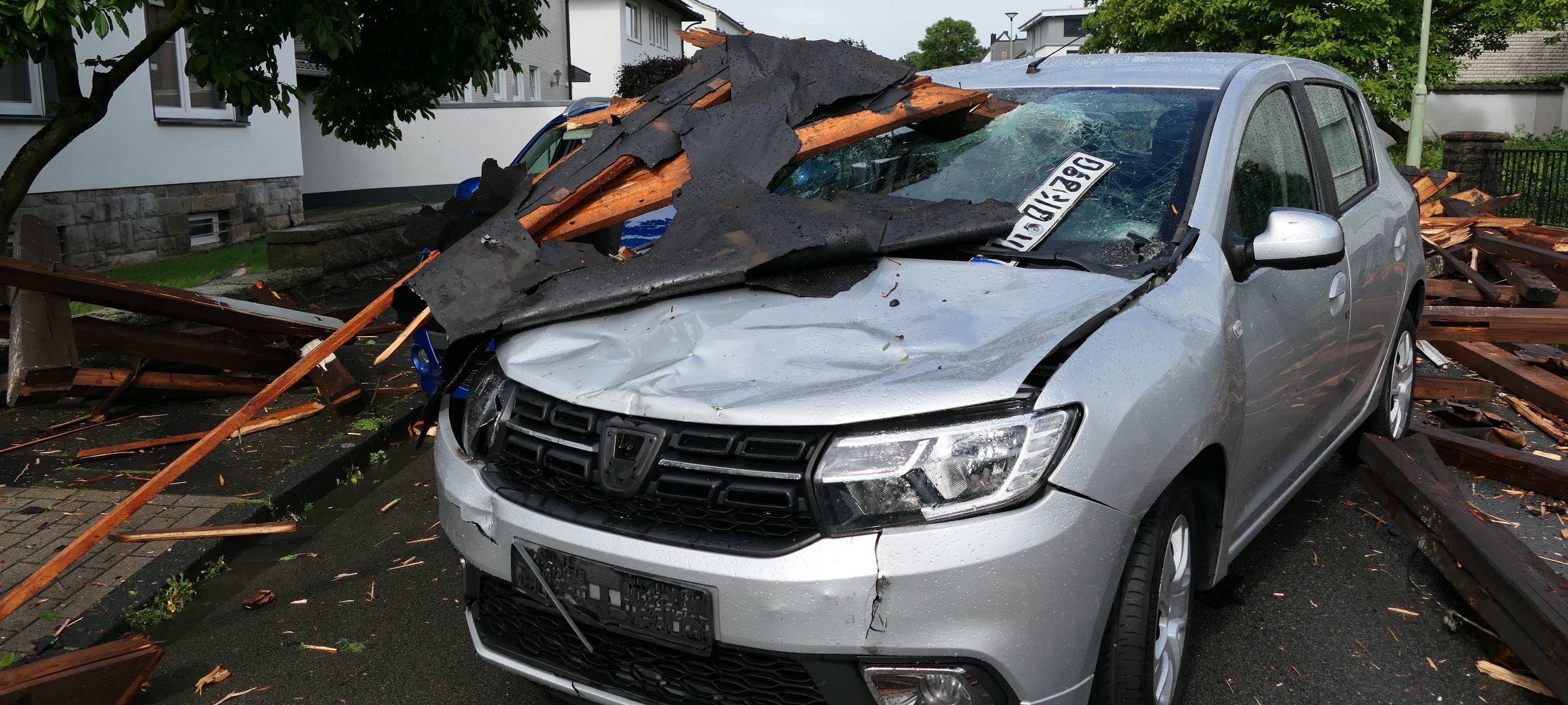 Schneise der Verwüstung nach Sturm in Hagen