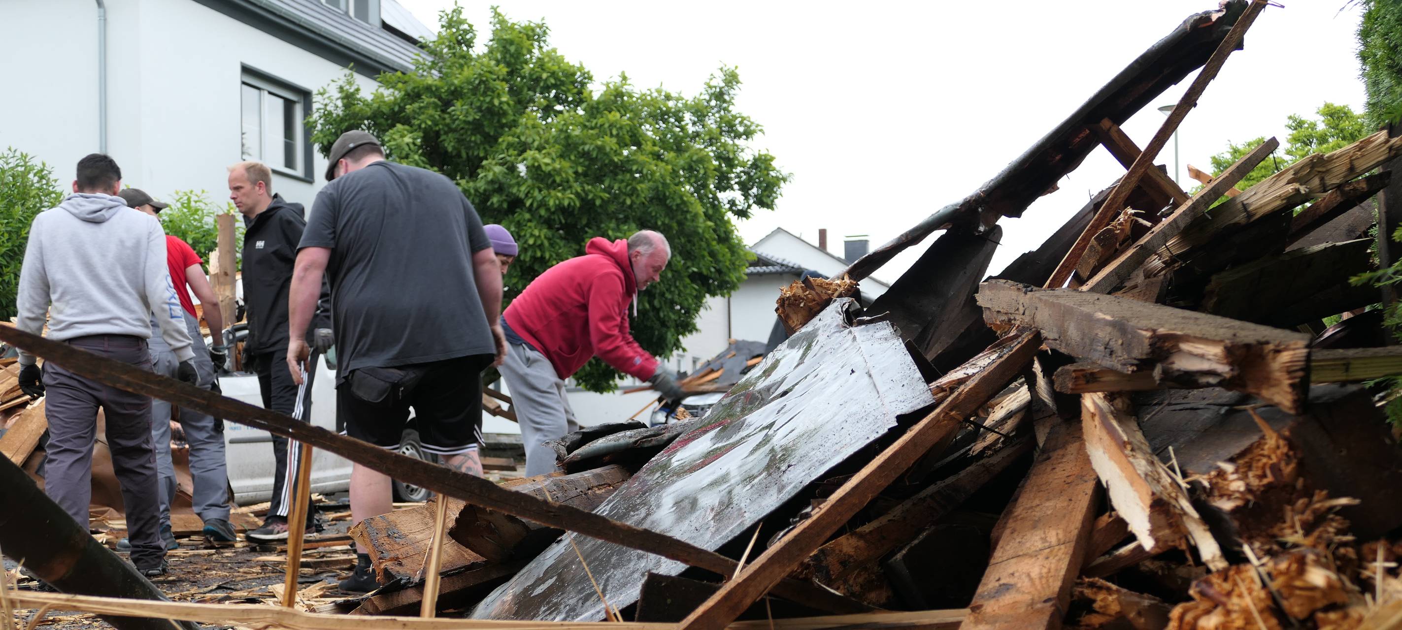 Schneise der Verwüstung nach Sturm in Hagen