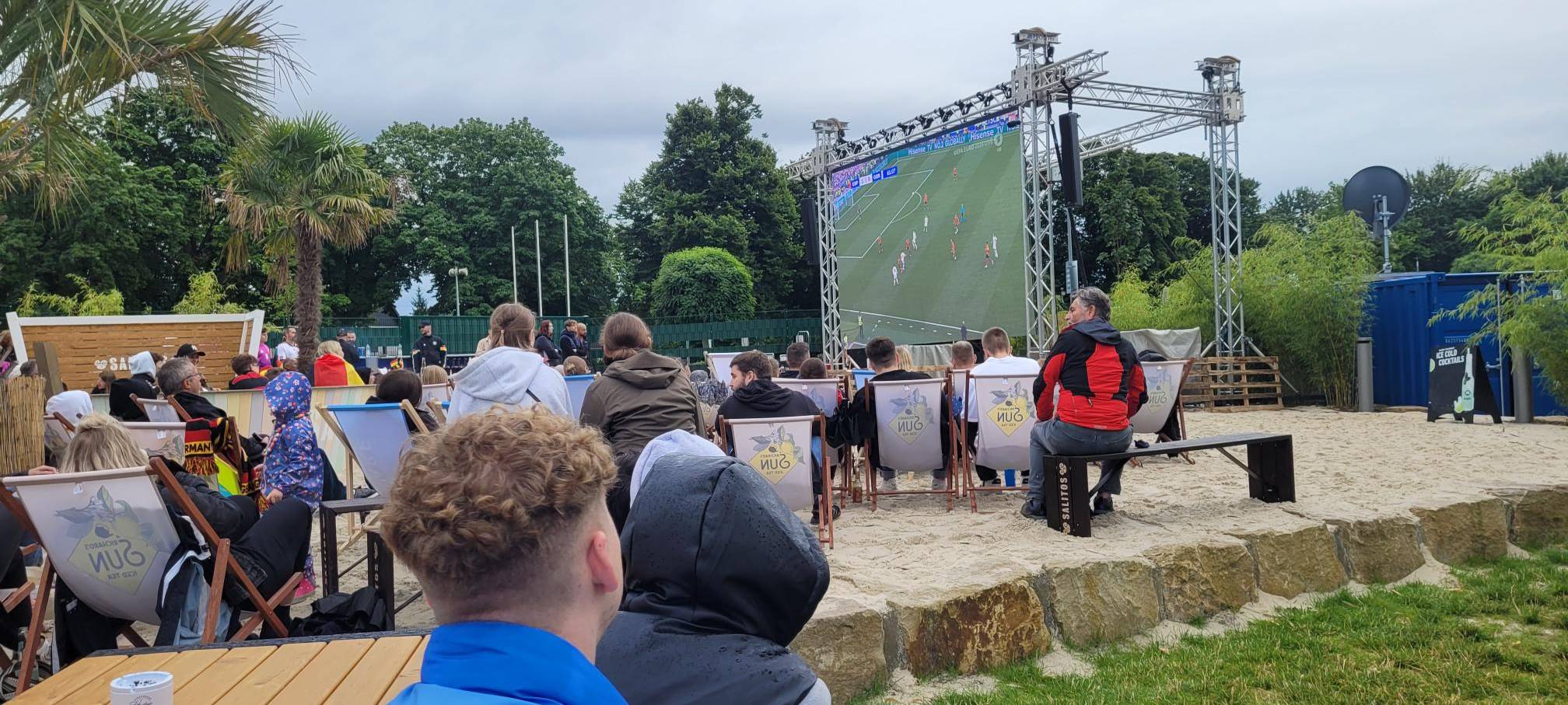 EM-Aus beim Public Viewing im Salitos Beach