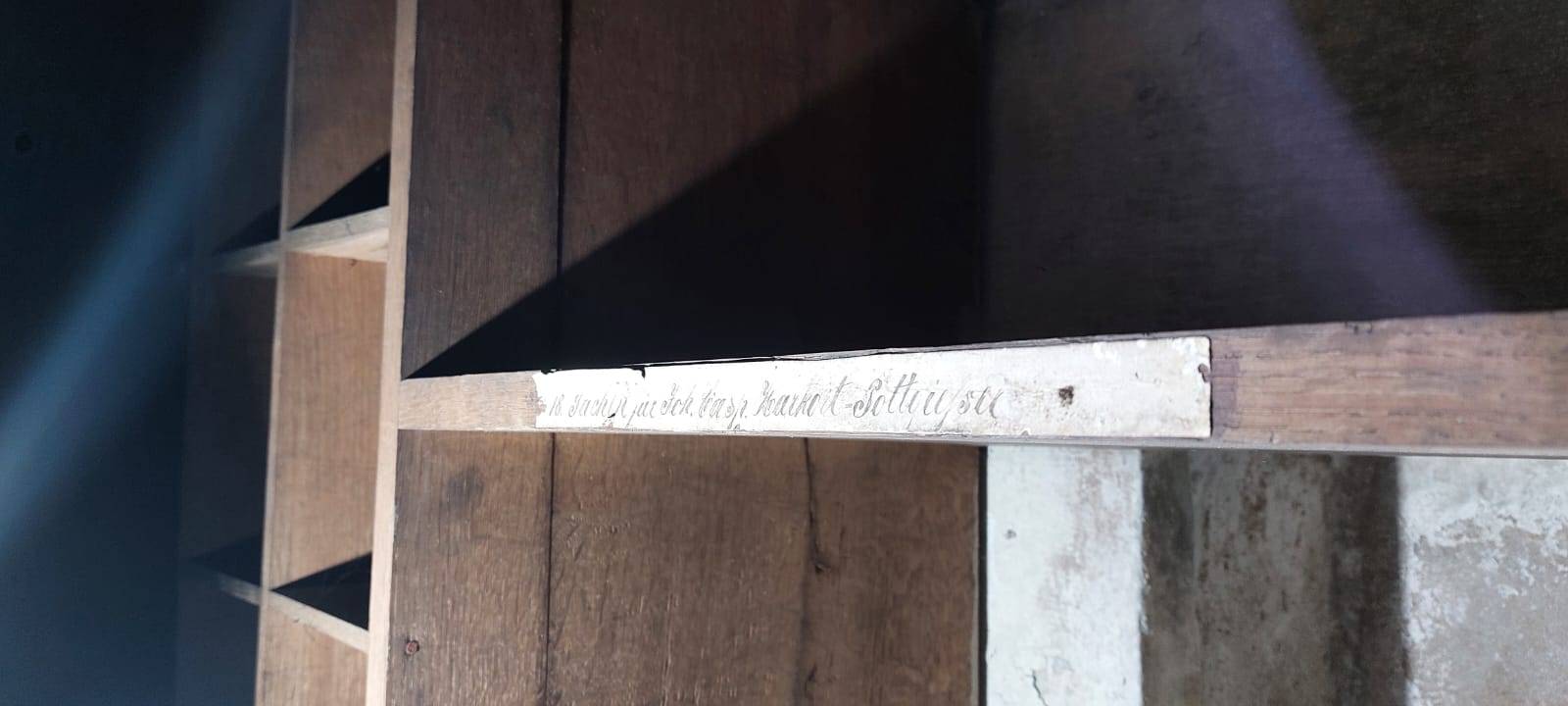 Im alten Tresor wurden zahlreiche alte Geschäftsbücher gefunden.