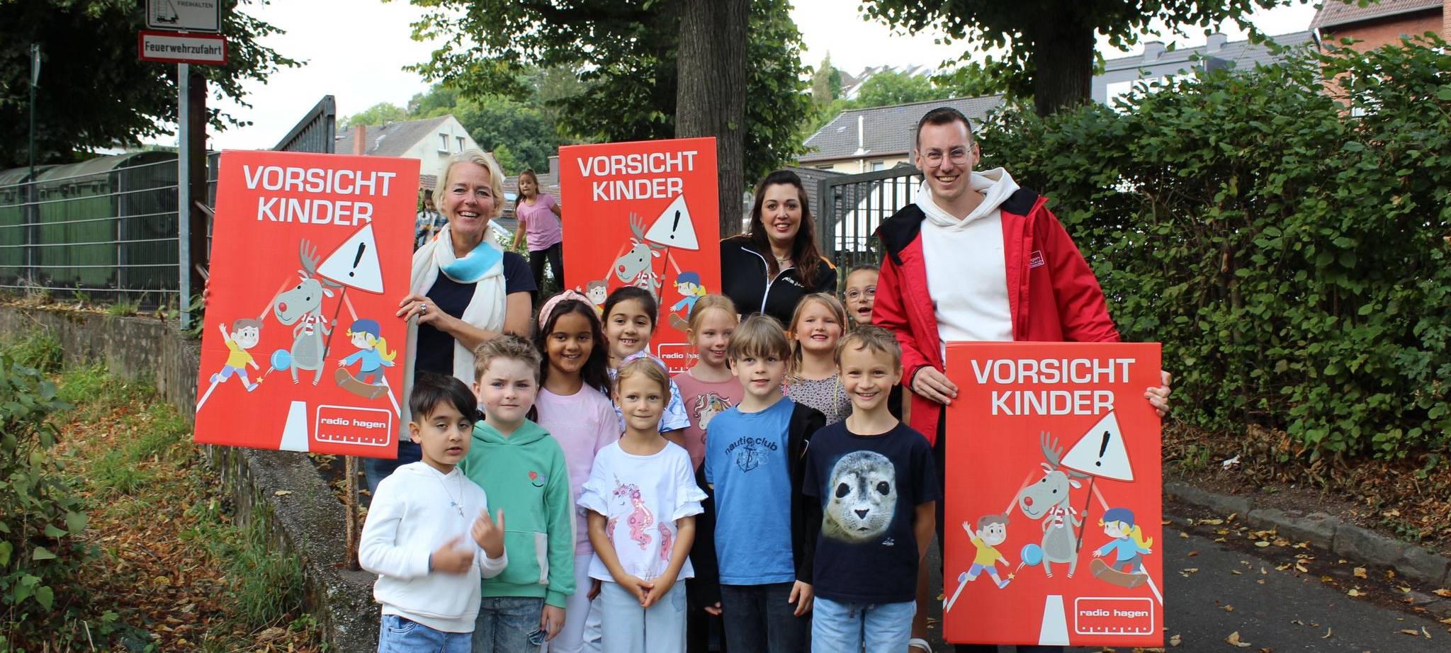 "Vorsicht Kinder!"-Schilder für mehr Sicherheit im Straßenverkehr