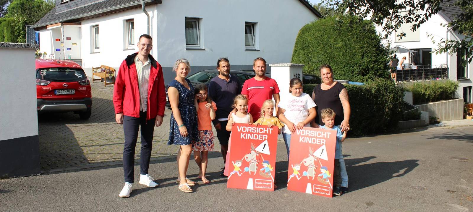 "Vorsicht Kinder!"-Schilder für mehr Sicherheit im Straßenverkehr