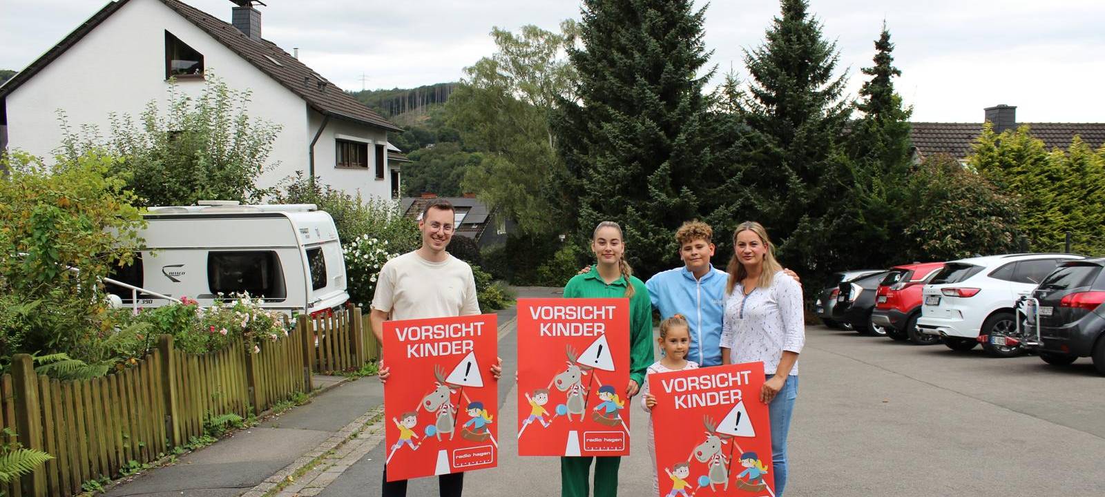 "Vorsicht Kinder!"-Schilder für mehr Sicherheit im Straßenverkehr
