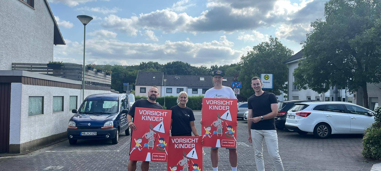 "Vorsicht Kinder!"-Schilder für mehr Sicherheit im Straßenverkehr