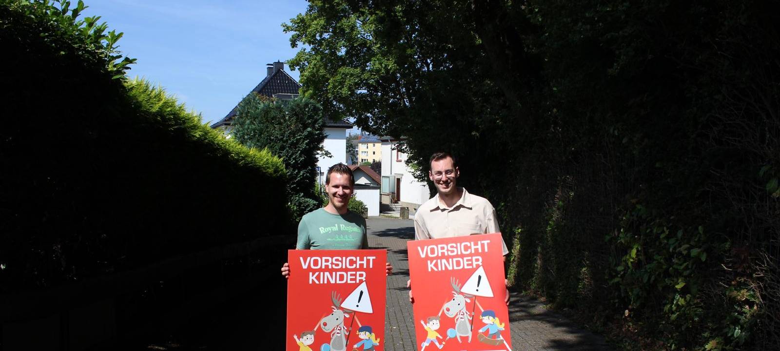 "Vorsicht Kinder!"-Schilder für mehr Sicherheit im Straßenverkehr