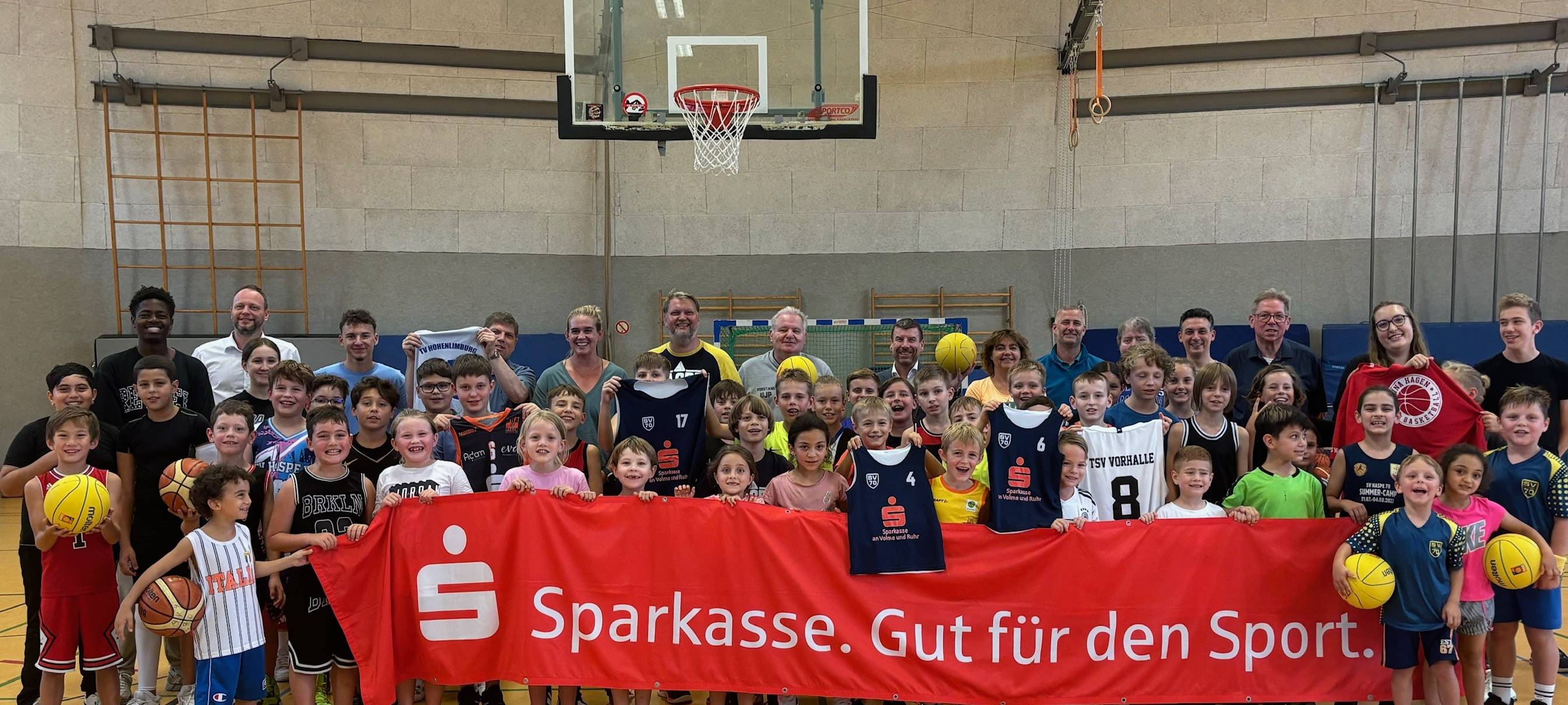 Sparkasse unterstützt Jugendbasketball