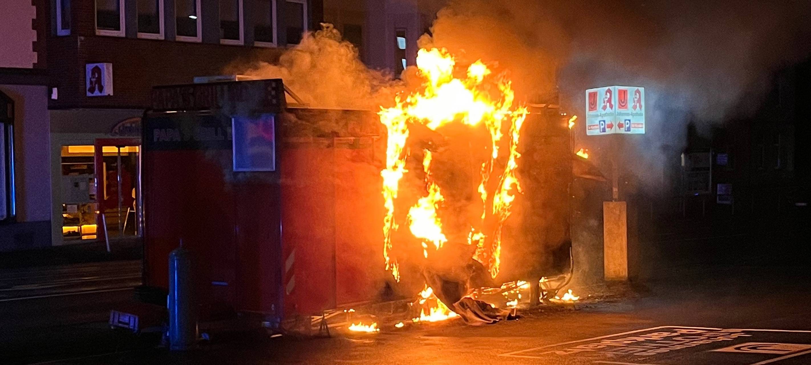 Hähnchenwagen in Flammen