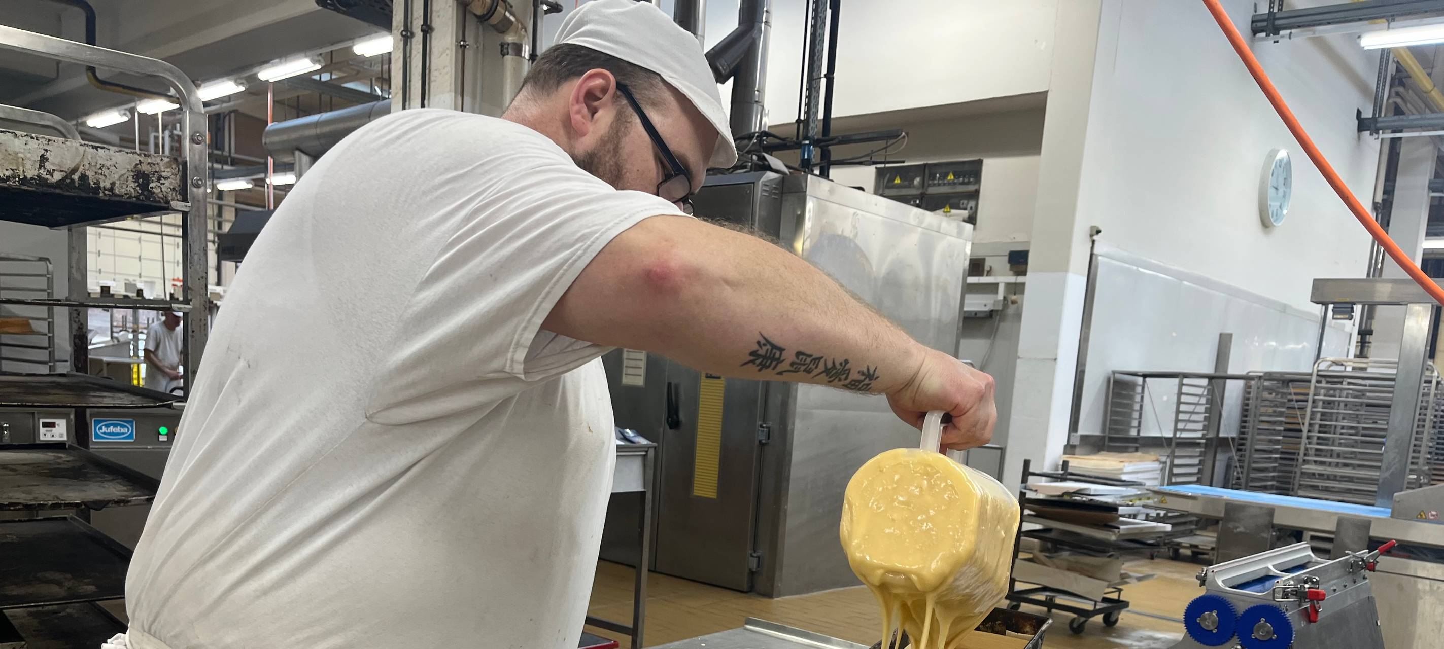 Zitronig, saftig, legendär: Unser Geburtstagskuchen kommt von Kamp!