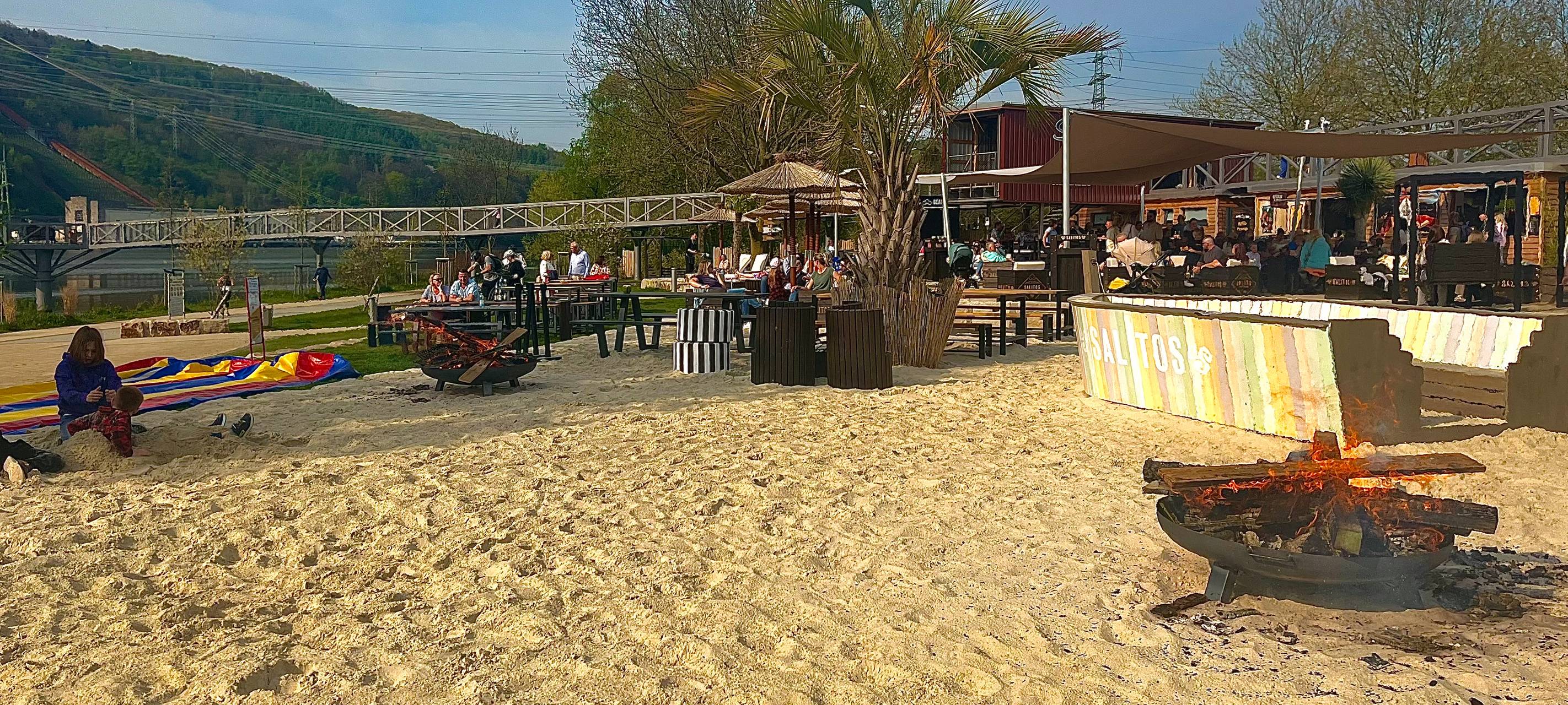 Ostern mit Feuer und Strandfeeling