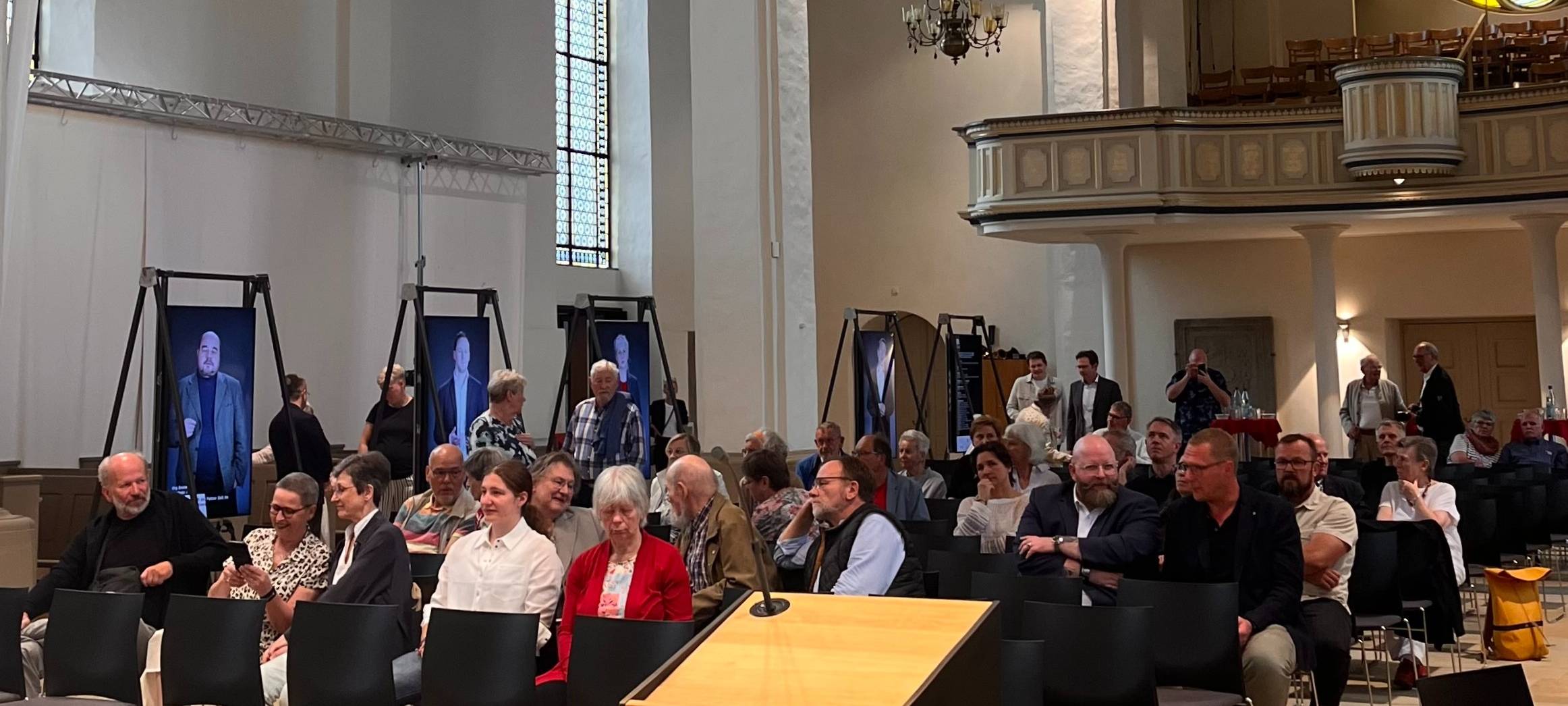 Ausstellung "Kirchen als Vierte Orte"