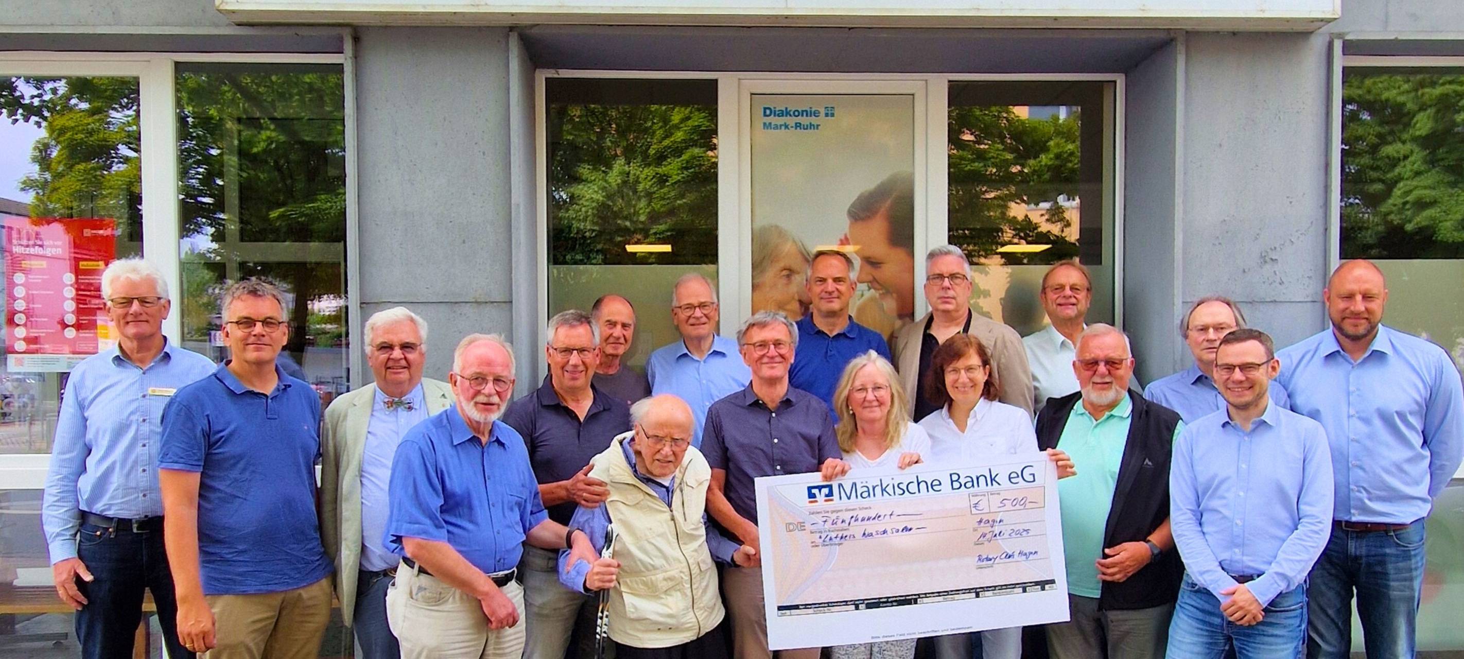 Rotary Club Hagen besucht Luthers Waschsalon