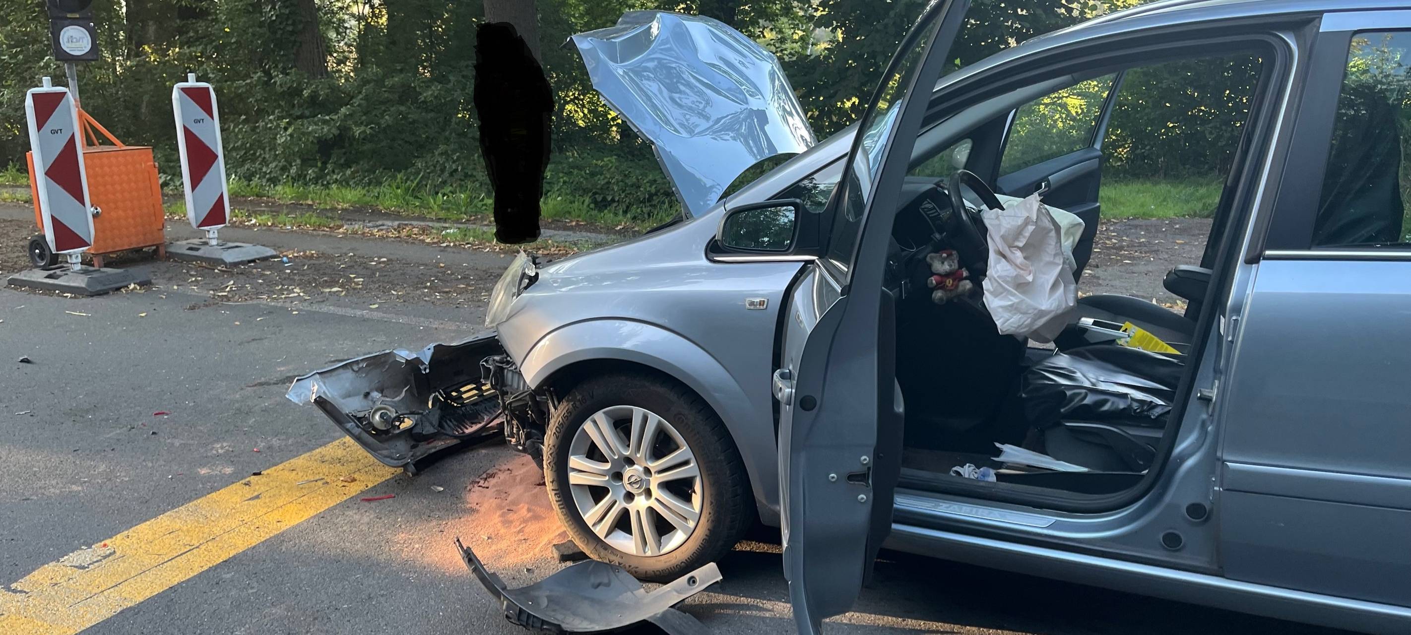 Mit 80 in ein stehendes Auto..