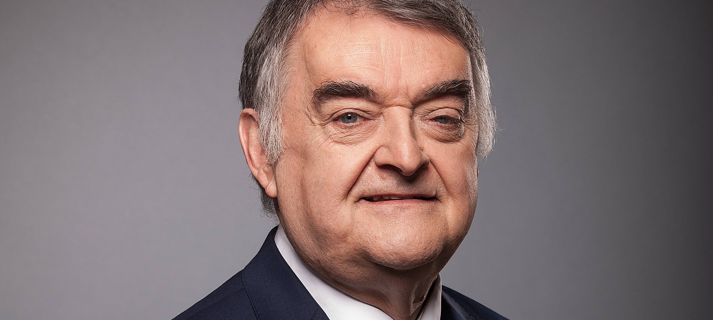 Reul zum Abhängen der Fahne