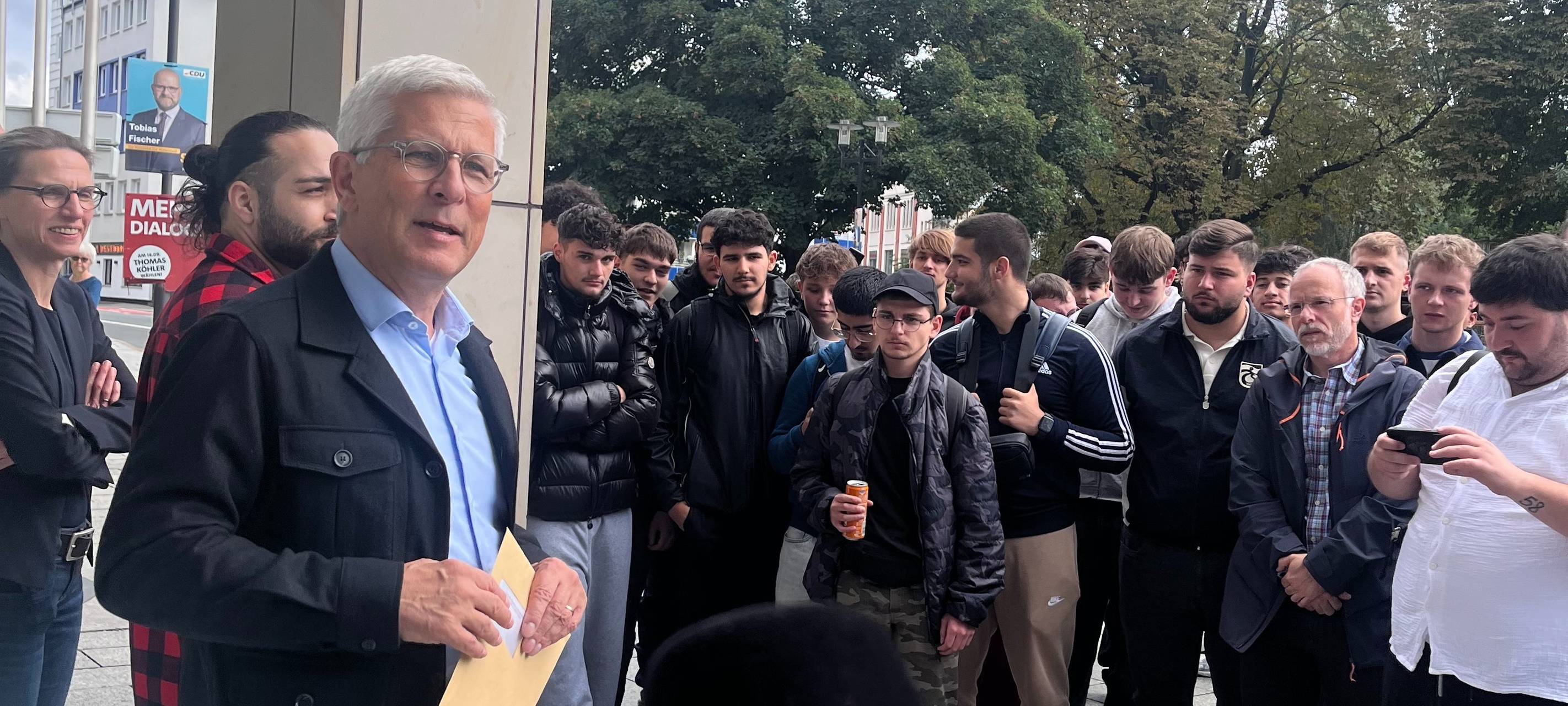 Cuno-Schüler im Gespräch mit dem OB