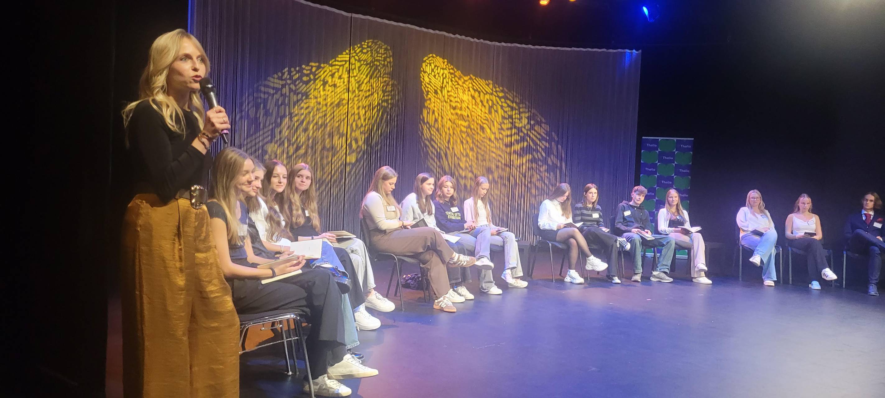 Schüler der Hildegardis Schule lesen eigene Bücher vor