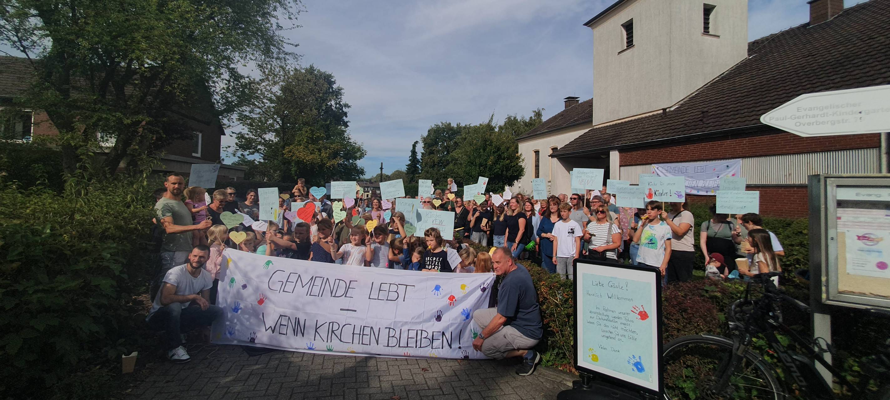 Gemeinsames Aufstehen für die Paul-Gerhardt Kirche