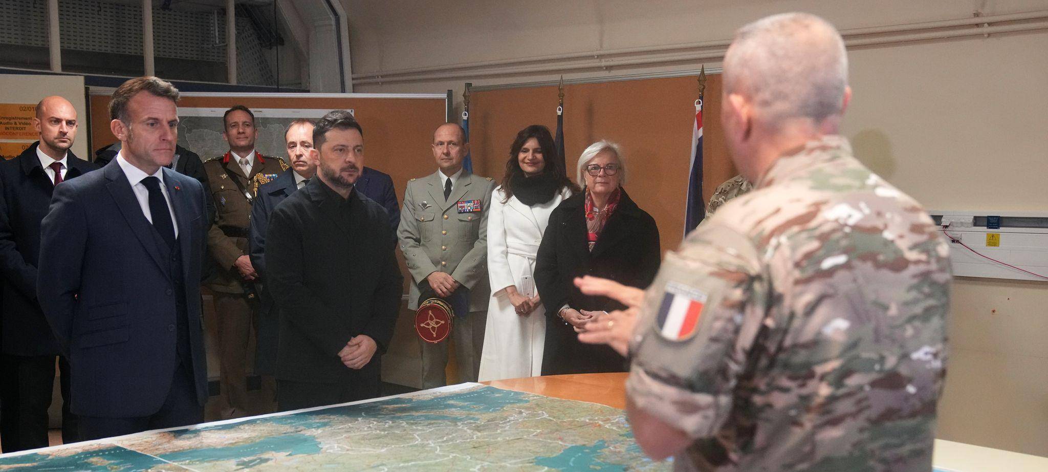 Ukraine-Krieg - Selenskyj in Paris