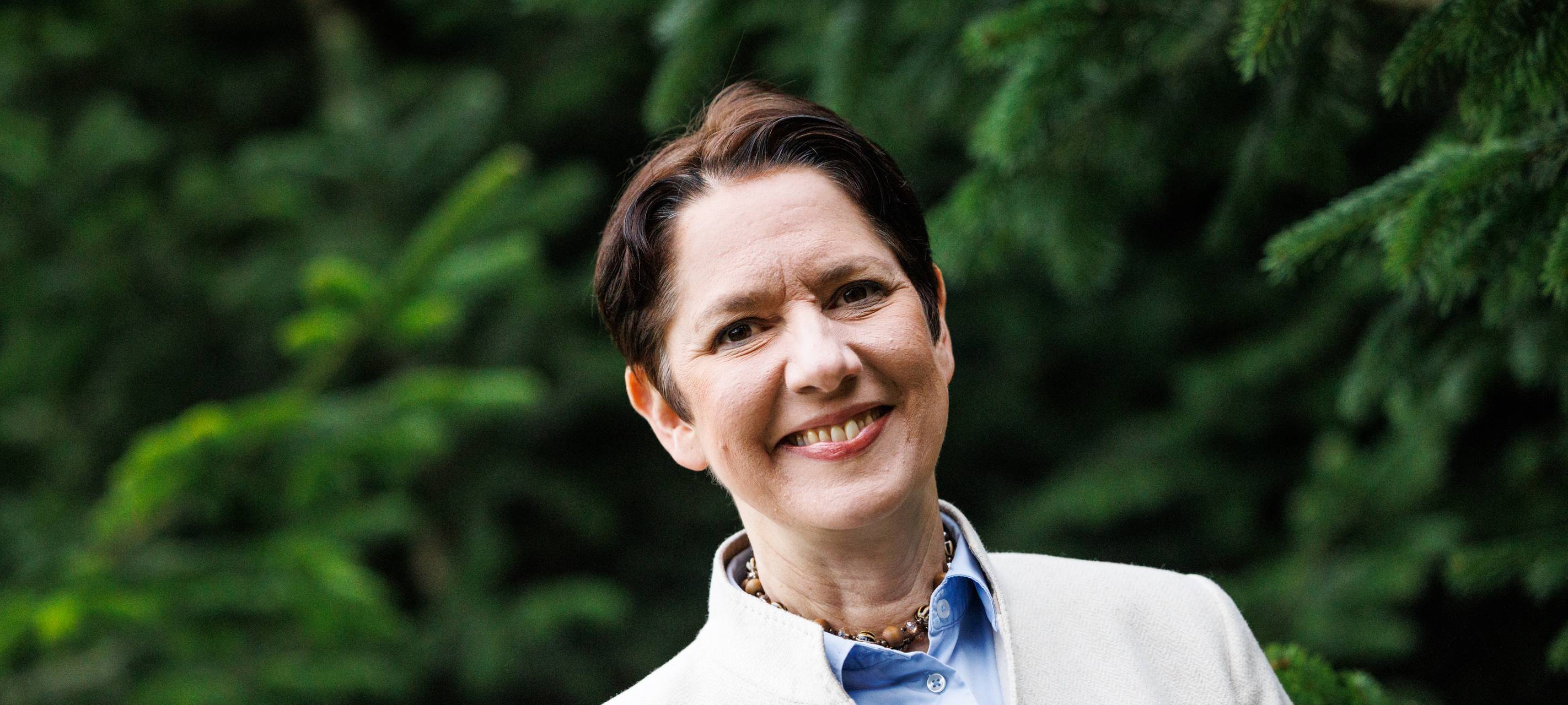 Weihnachtsbaumkönigin eröffnet Christbaum-Saison in Hagen