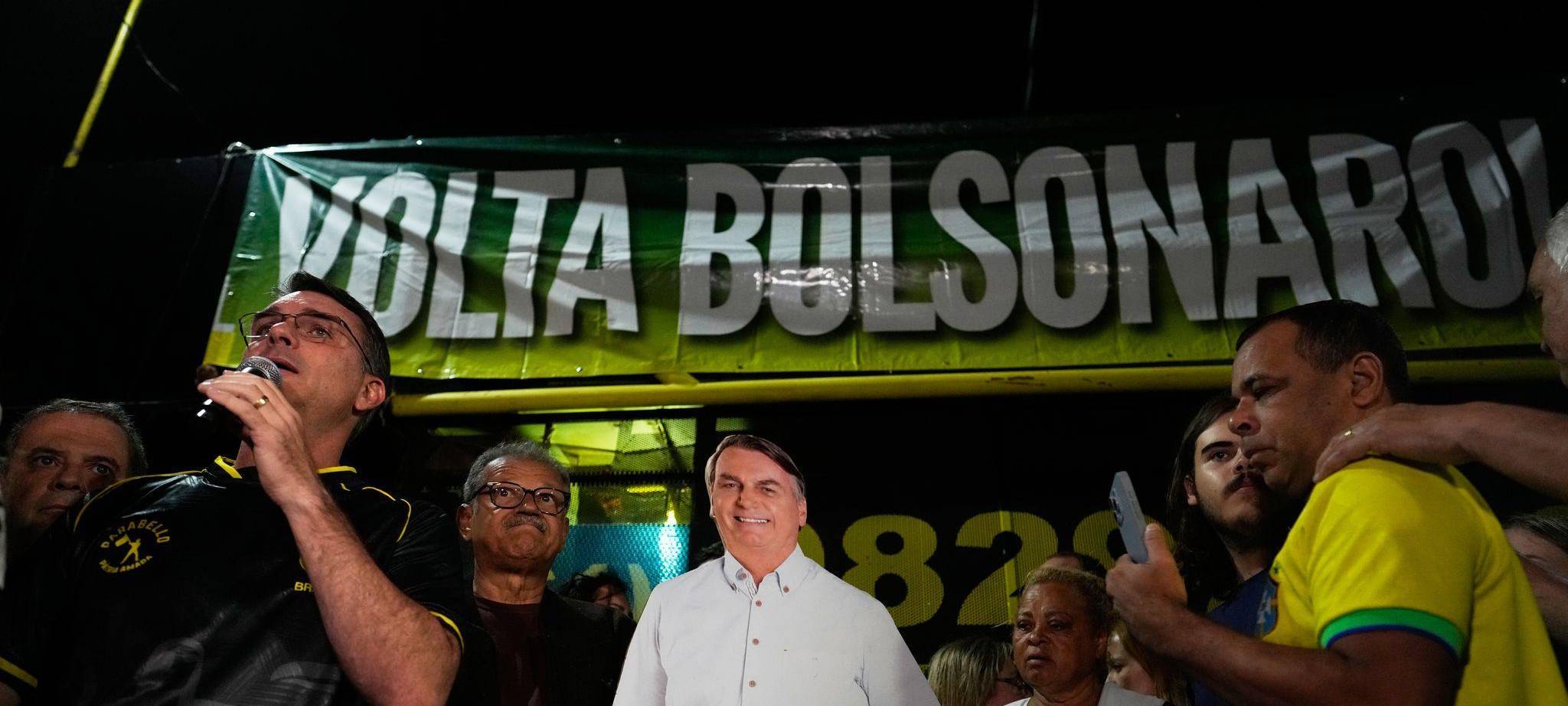 Bolsonaro erklärt Eingriff an Fußfessel mit Halluzinationen
