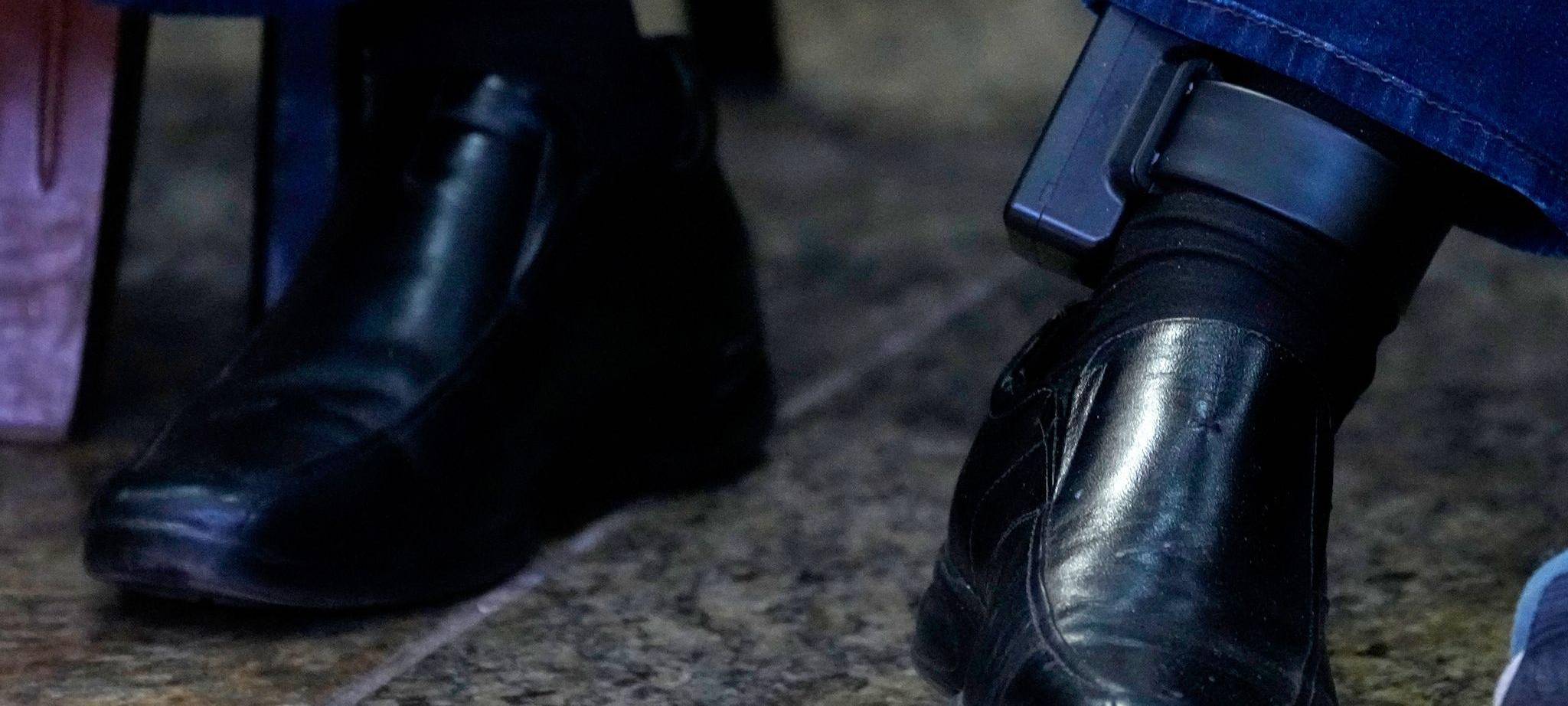 Bolsonaro erklärt Eingriff an Fußfessel mit Halluzinationen