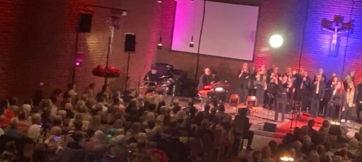 Weihnachtsparty im Kirchenschiff