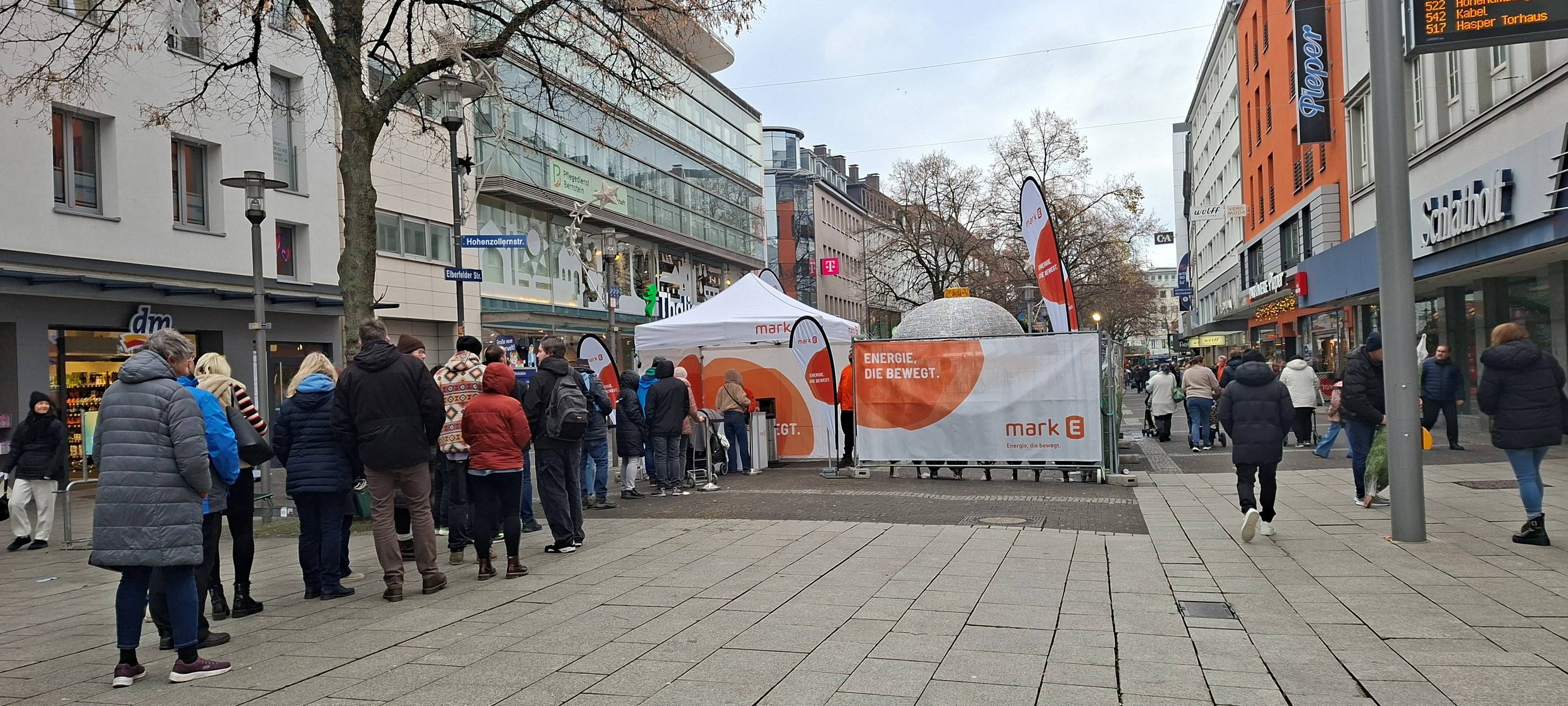 Mark-E verschenkt Weihnachtsbäume