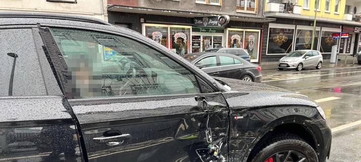 In der Körnerstraße ereignete sich am Freitag (09.01.2026) ein Verkehrsunfall, bei dem ein Audi in einen Linienbus fuhr.