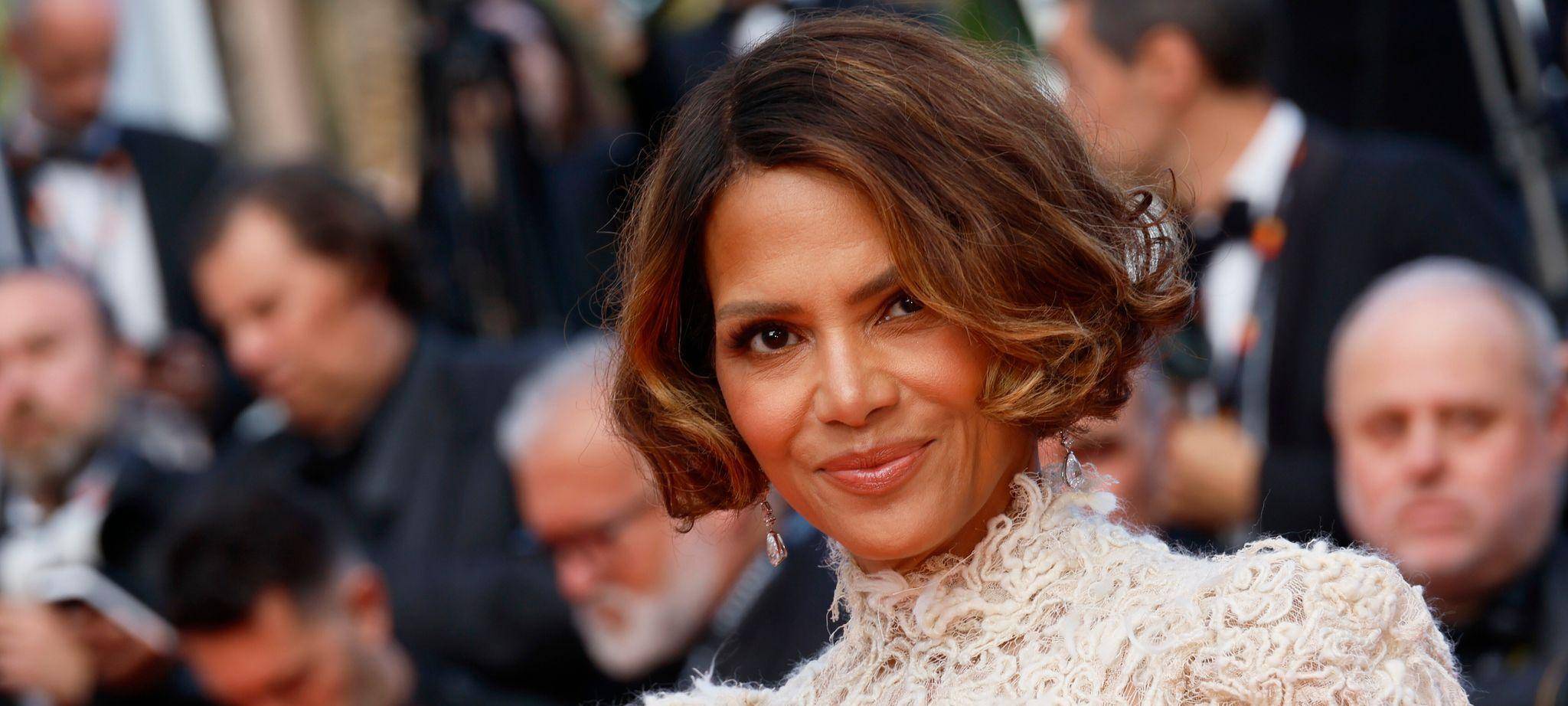 Halle Berry kritisiert Sexismus und feiert das Älterwerden
