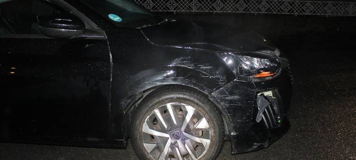 In Hohenlimburg verursachte eine 36-Jährige mit ihrem Peugeot 208 einen Verkehrsunfall, als sie ein vor ihr befindliches Auto überholen wollte.