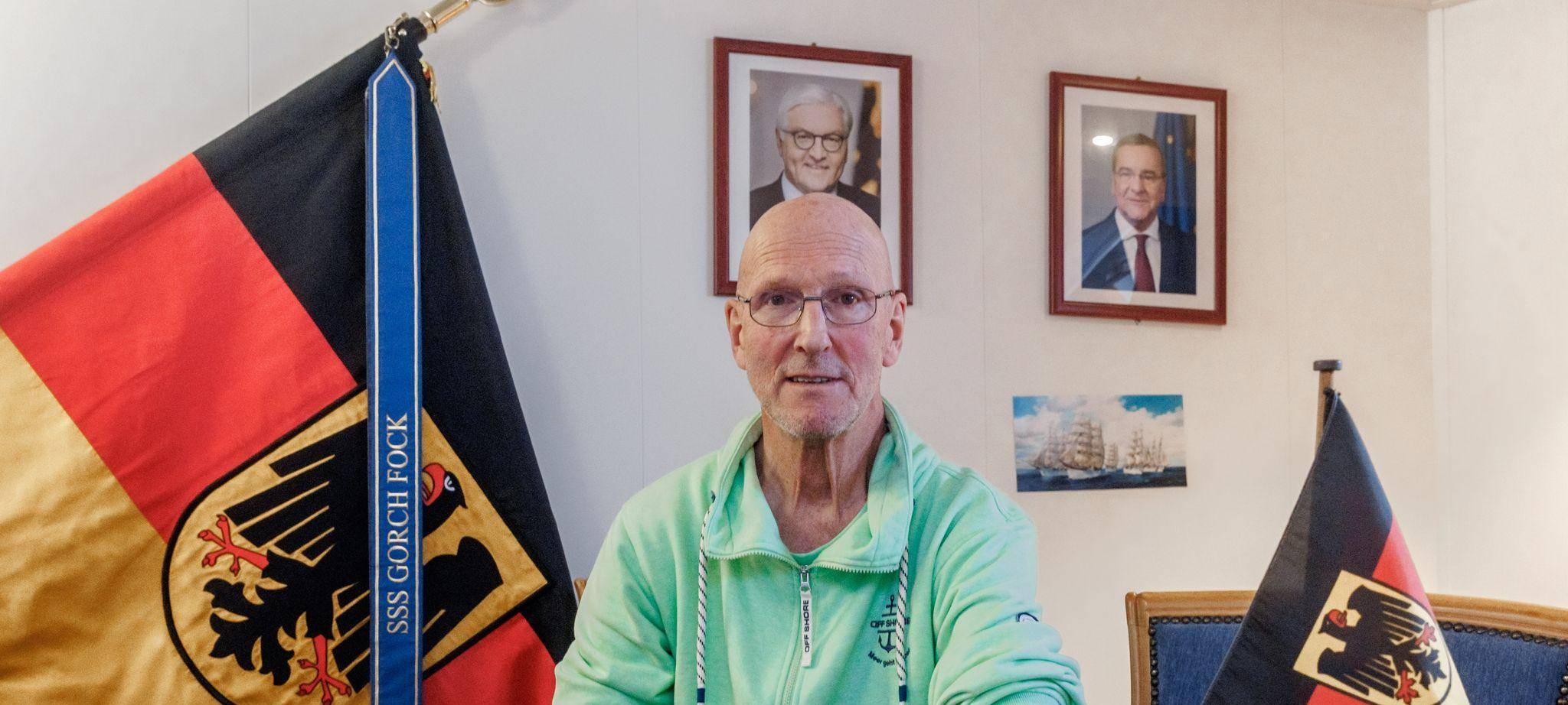 Verabschiedung vom Chef-Stewart der "Gorch Fock"