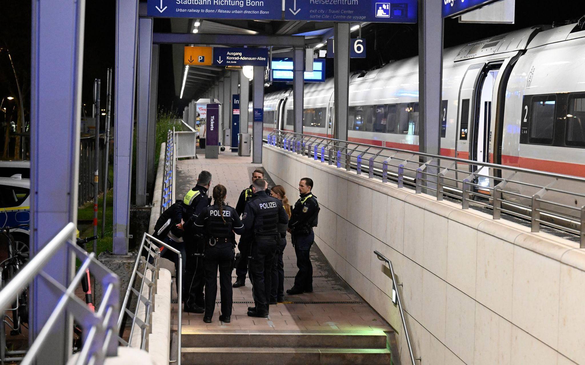 Mann droht mit Anschlag in ICE