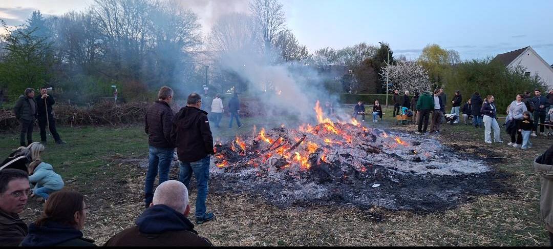 Osterfeuer: Gemeinschaft, Flammen und Frühlingsgefühle