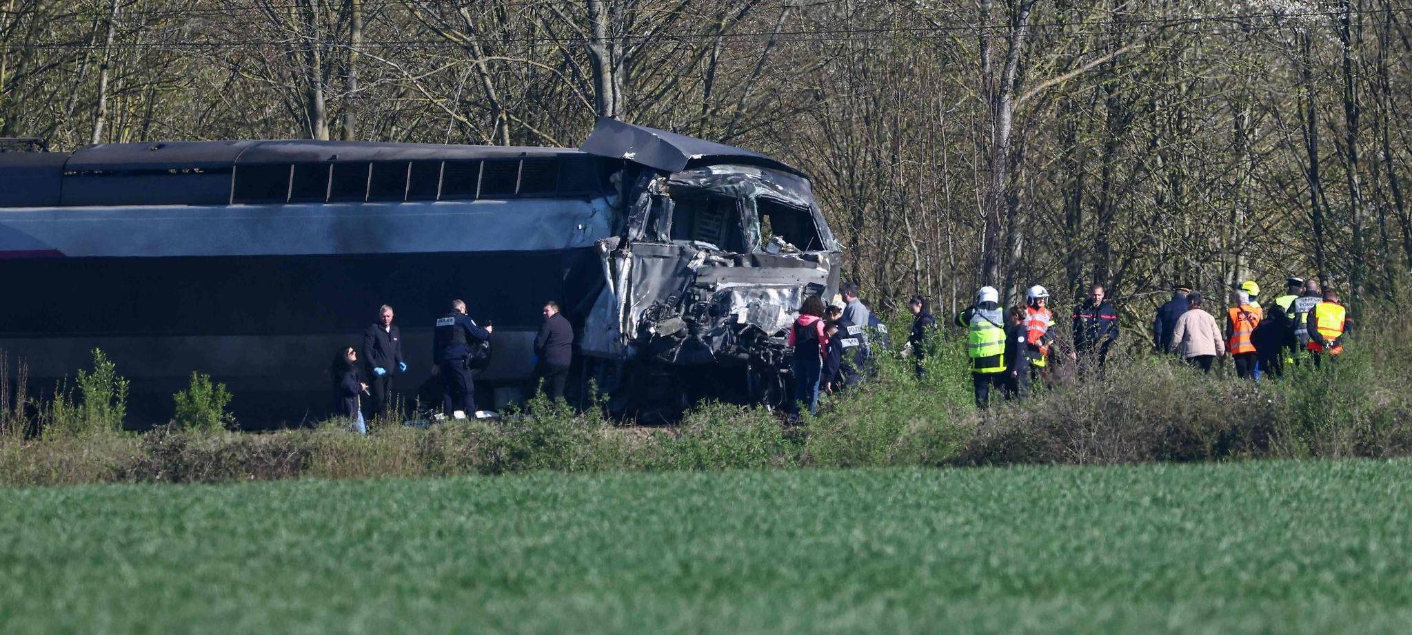 TGV kracht in Nordfrankreich in Laster