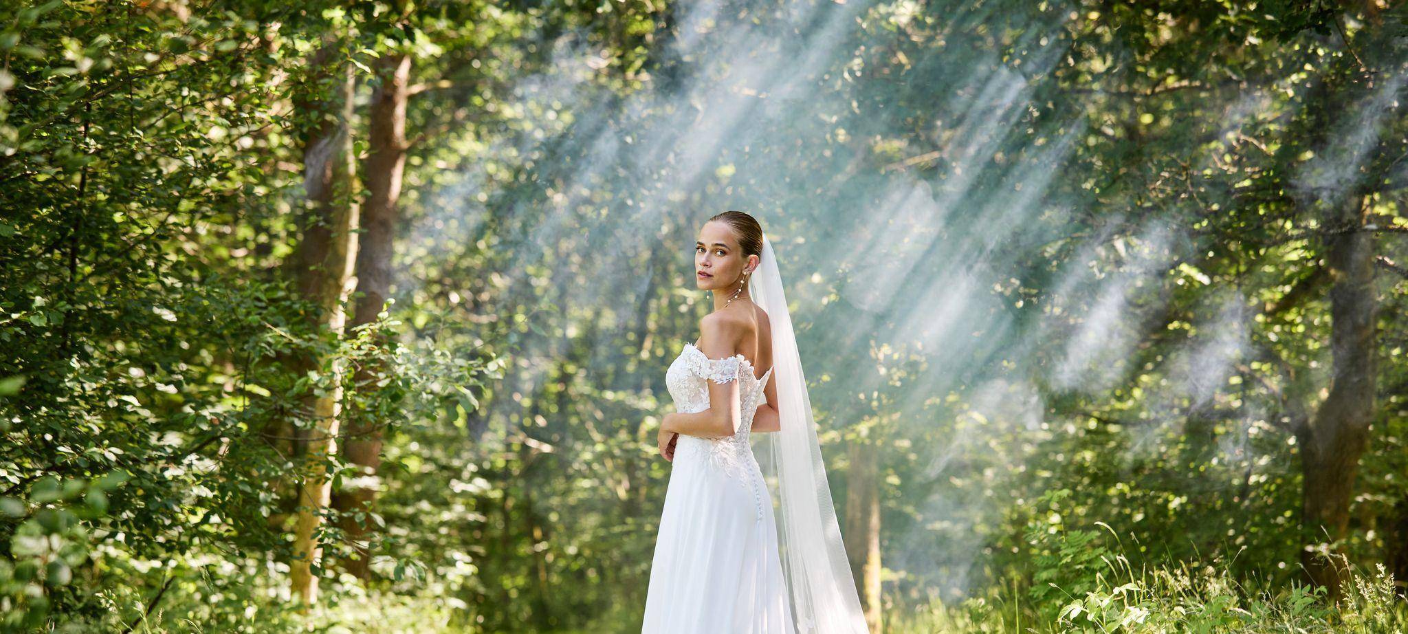 Schleier und Hochzeitskleid von Lilly