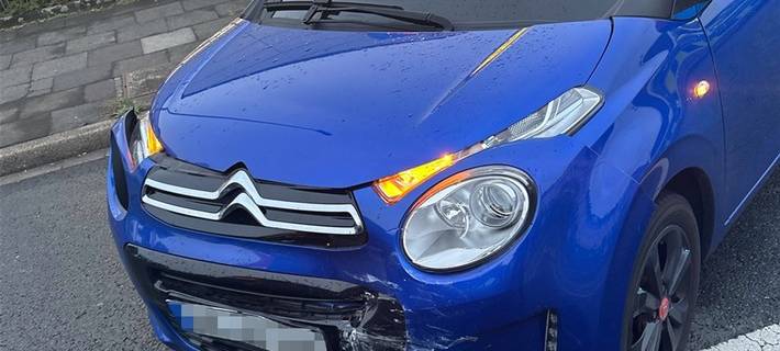Der Citroen war nicht mehr fahrbereit und wurde im Anschluss an die Unfallaufnahme abgeschleppt.