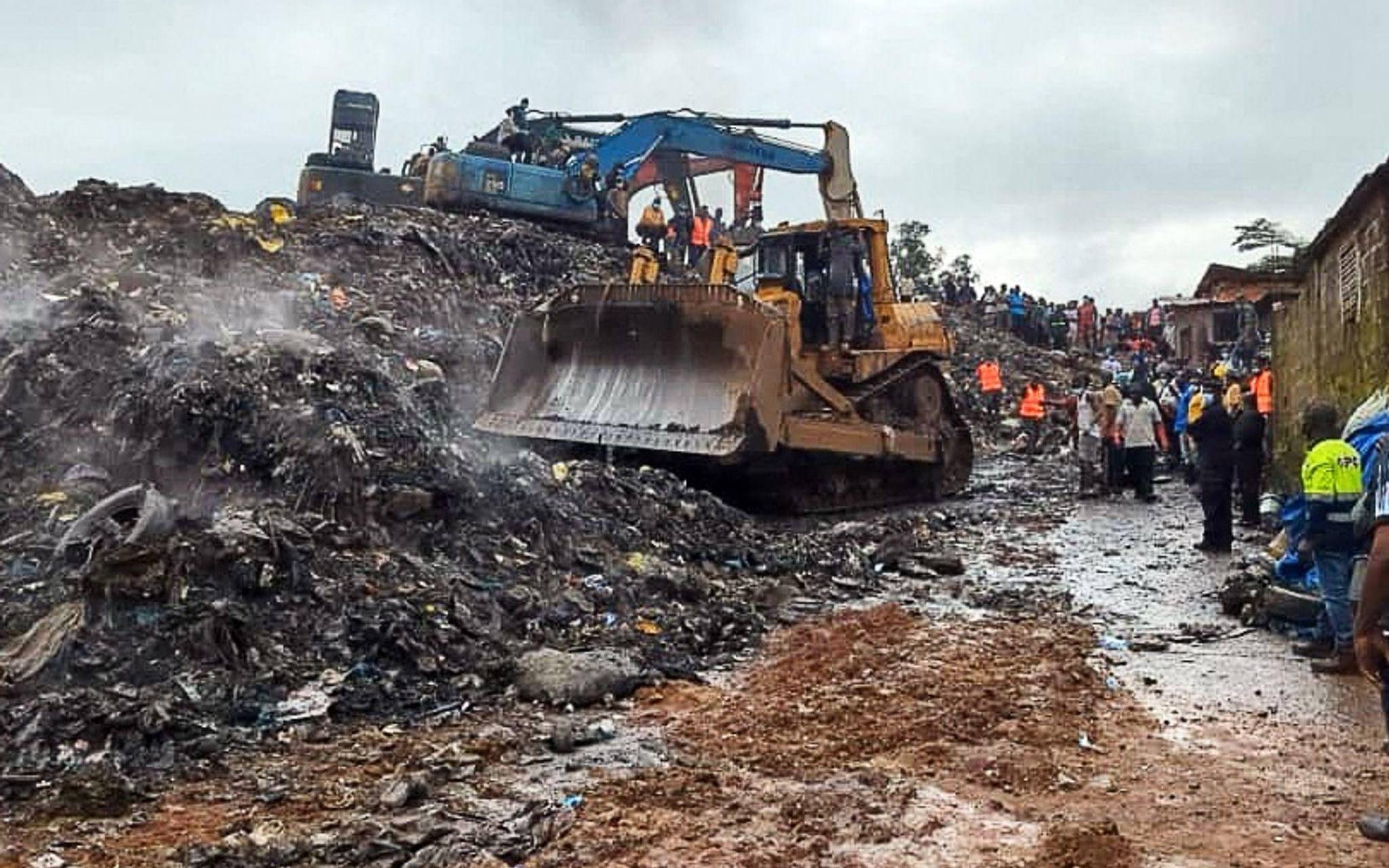 Dutzende in Guinea von Müllkippe verschüttet