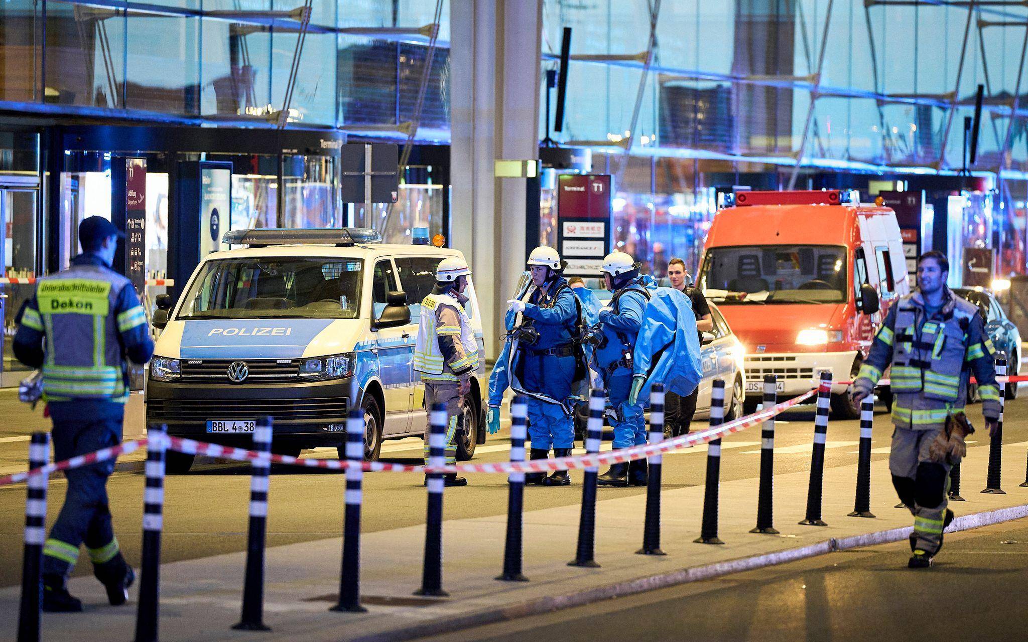 Polizei räumt BER-Terminal wegen möglichen Gefahrguts