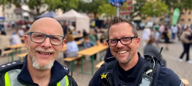 Die Bezirksbeamten aus Altenhagen (PHK Otto und PHK Görtz).