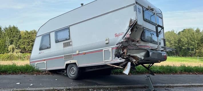 Verkehrsunfall mit Wohnwagen